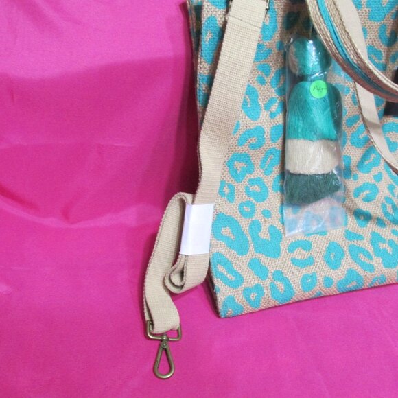 P45-2-NWT America & Beyond Teal Jute Cheetah with Large Variegated Tassel Tote - Picture 4 of 9
